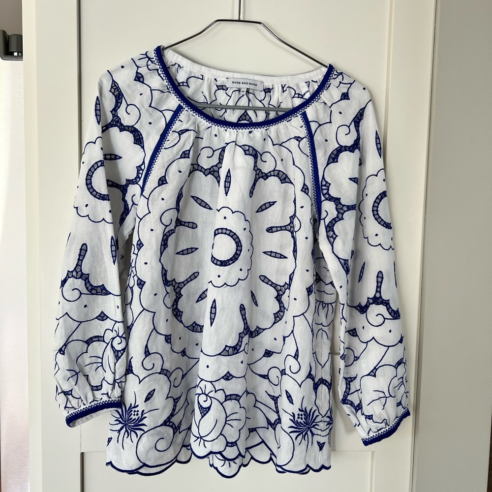 Rose-and-Rose Blue and White Floral Women's Top. Size XS. NWOT
